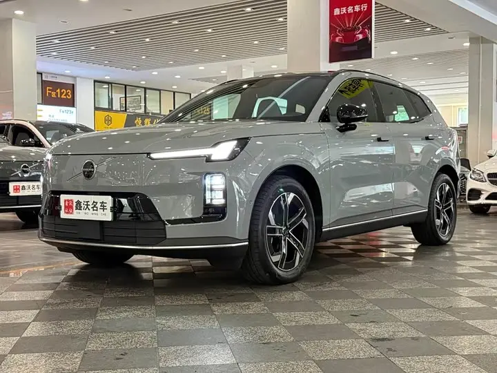 Volvo XC70 Hybrid 2026, арт. CN-3672753 — фото 1