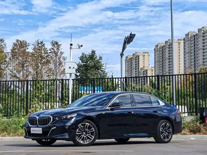 BMW 5 Series 2025, арт. CN-3673271 — фото 1