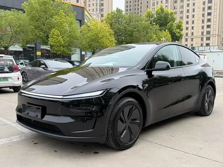 Tesla Model Y 2025, арт. CN-3675133 — фото 1