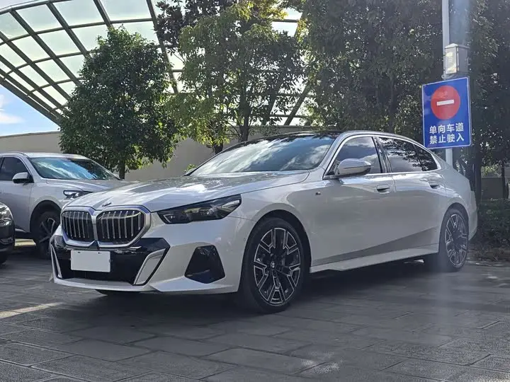 BMW 5 Series 2024, арт. CN-3686200 — фото 1