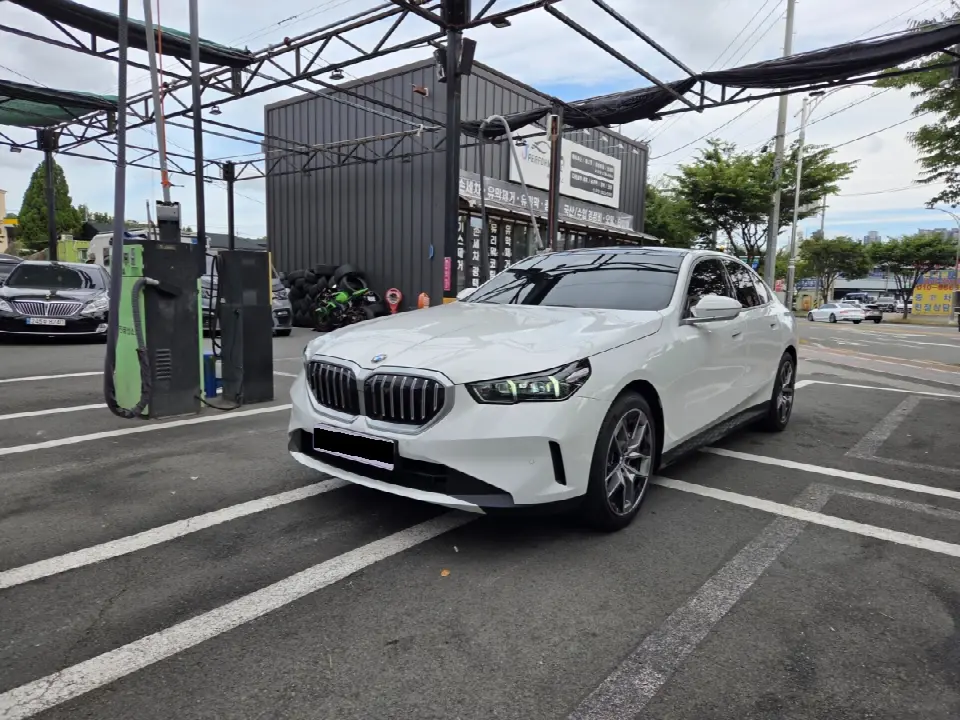 BMW 5 Series 2023, арт. KR-3689352 — фото 1