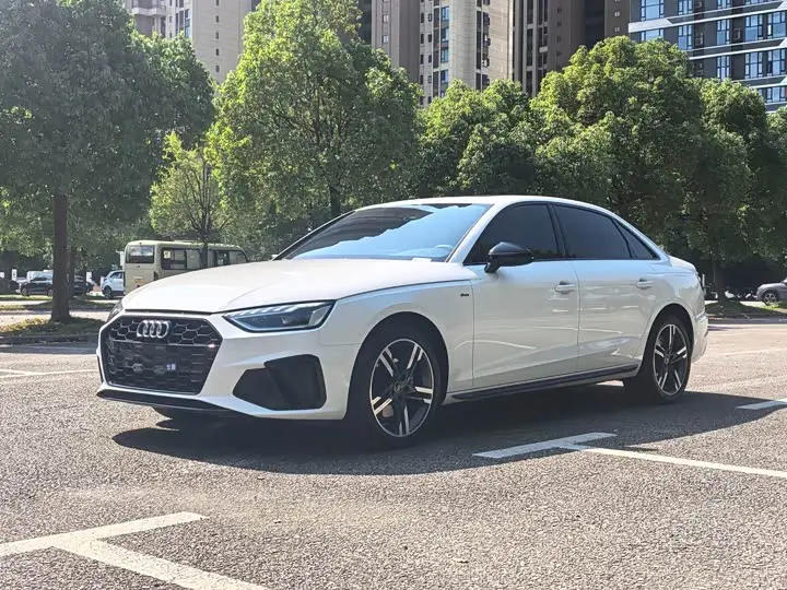 Audi A4L 2022, арт. CN-3690796 — фото 1