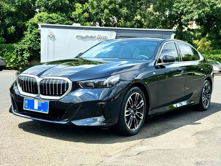BMW 5 Series 2025, арт. CN-3695617 — фото 1