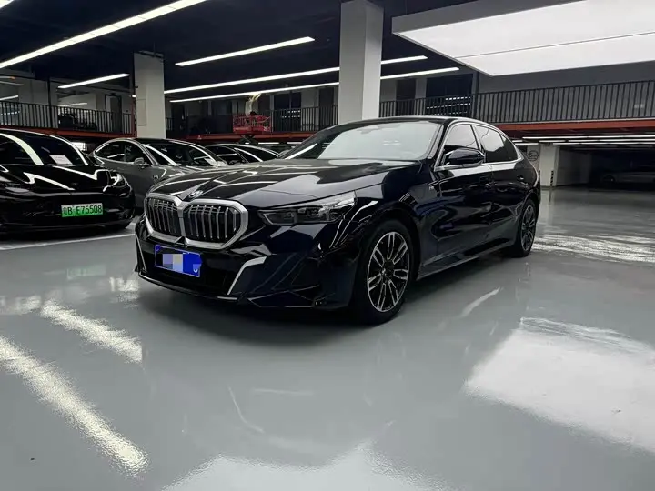 BMW 5 Series 2025, арт. CN-3695649 — фото 1