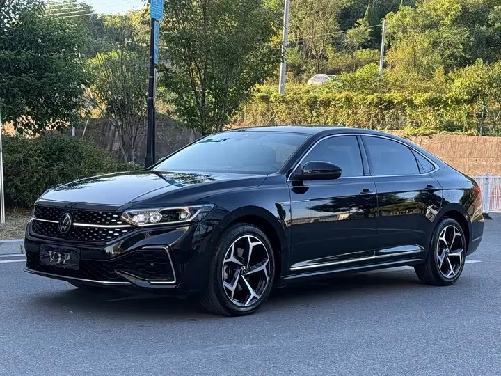 Volkswagen Passat 2023, арт. CN-3700520 — фото 1