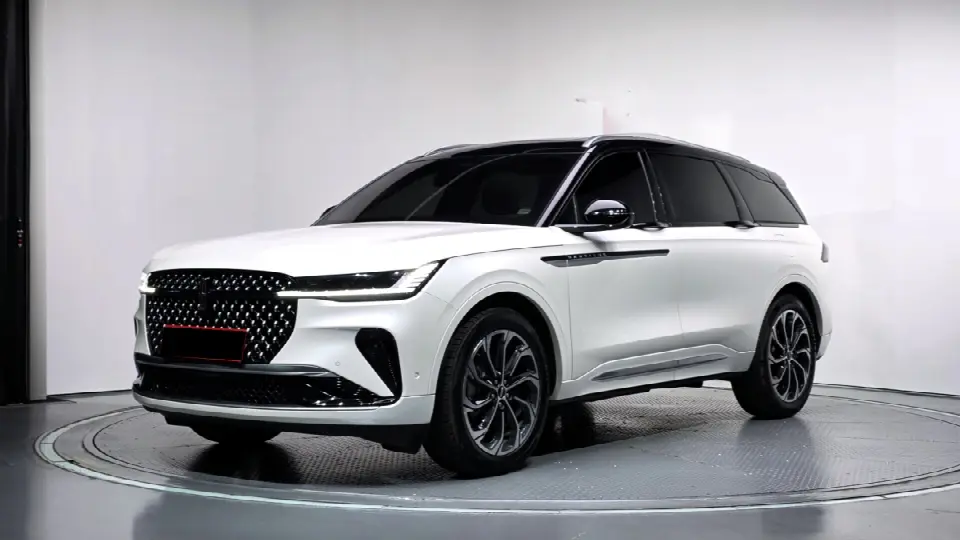Lincoln Nautilus 2023, фото из объявления