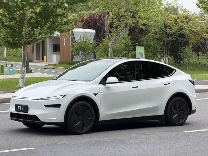 Tesla Model Y 2025, арт. CN-3709867 — фото 1