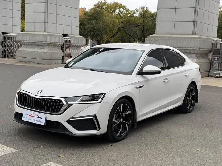 Skoda Octavia Pro 2023, арт. CN-3709906 — фото 1