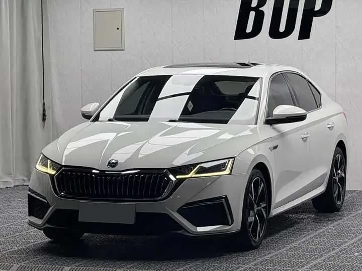 Skoda Octavia Pro 2022, арт. CN-3710554 — фото 1
