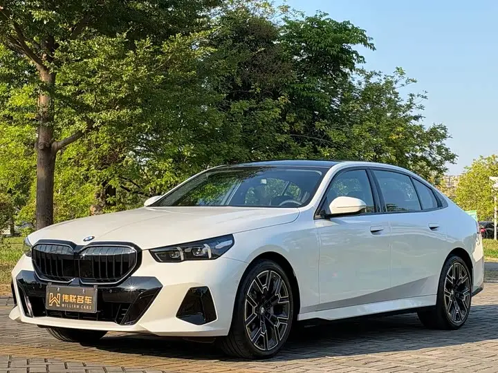 BMW 5 Series 2026, арт. CN-3711072 — фото 1