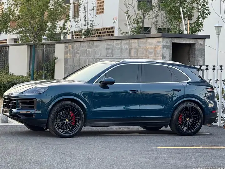 Porsche Cayenne Hybrid 2024, арт. CN-3711793 — фото 1