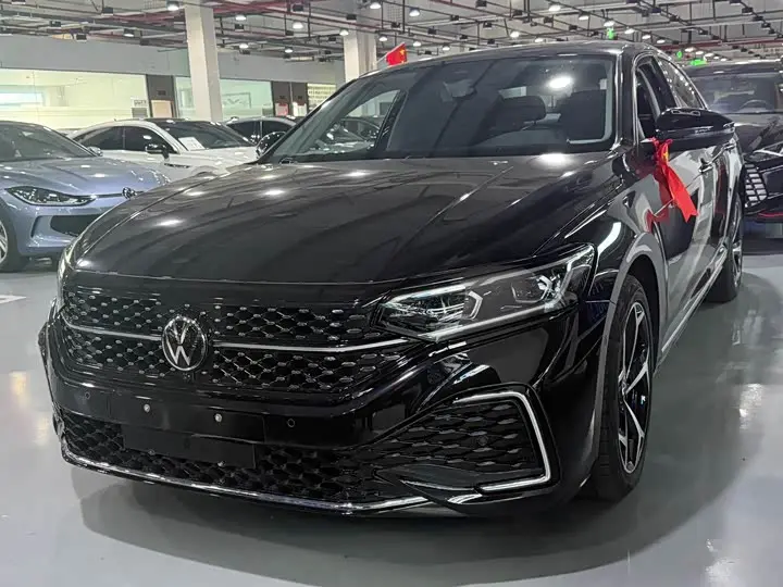 Volkswagen Passat 2022, арт. CN-3711833 — фото 1