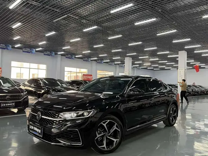 Volkswagen Passat 2025, арт. CN-3714432 — фото 1