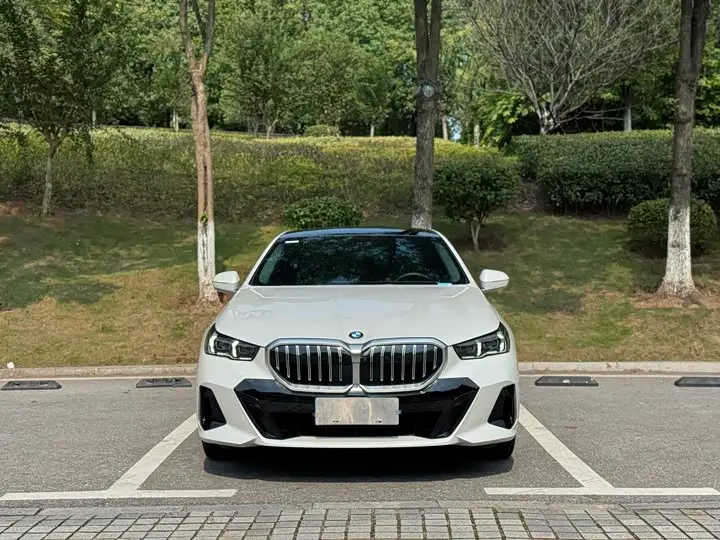 BMW 5 Series 2025, арт. CN-3714517 — фото 1