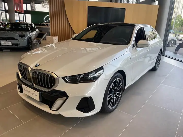 BMW 5 Series 2025, арт. CN-3723842 — фото 1