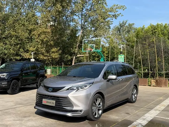 Toyota Sienna 2024, фото из объявления