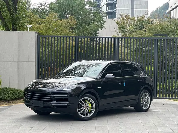 Porsche Cayenne Hybrid 2023, арт. CN-3786061 — фото 1