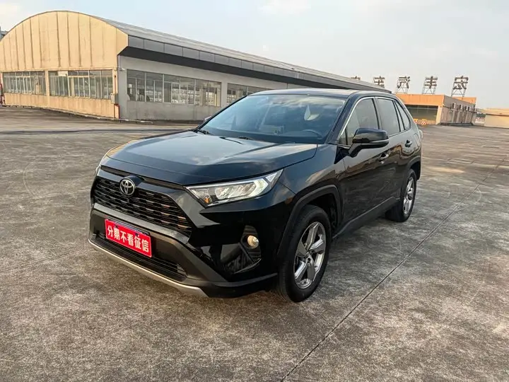 Toyota RAV4 2023, фото из объявления